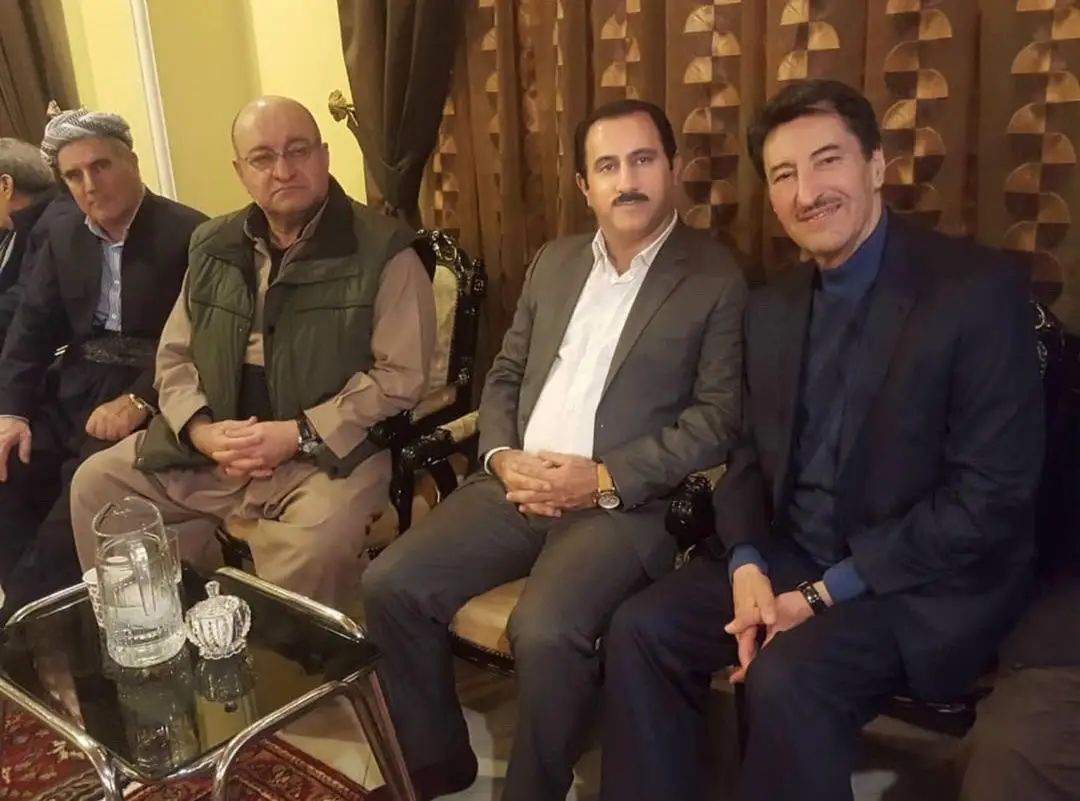 بهمان حاتمي (الثاني من اليسار)