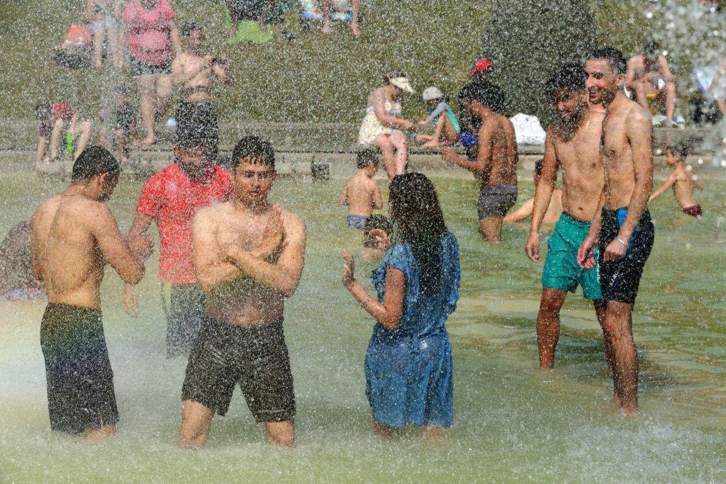 حالات غرق بسبب موجة الحر الشديدة في فرنسا .. نشرة الواحدة