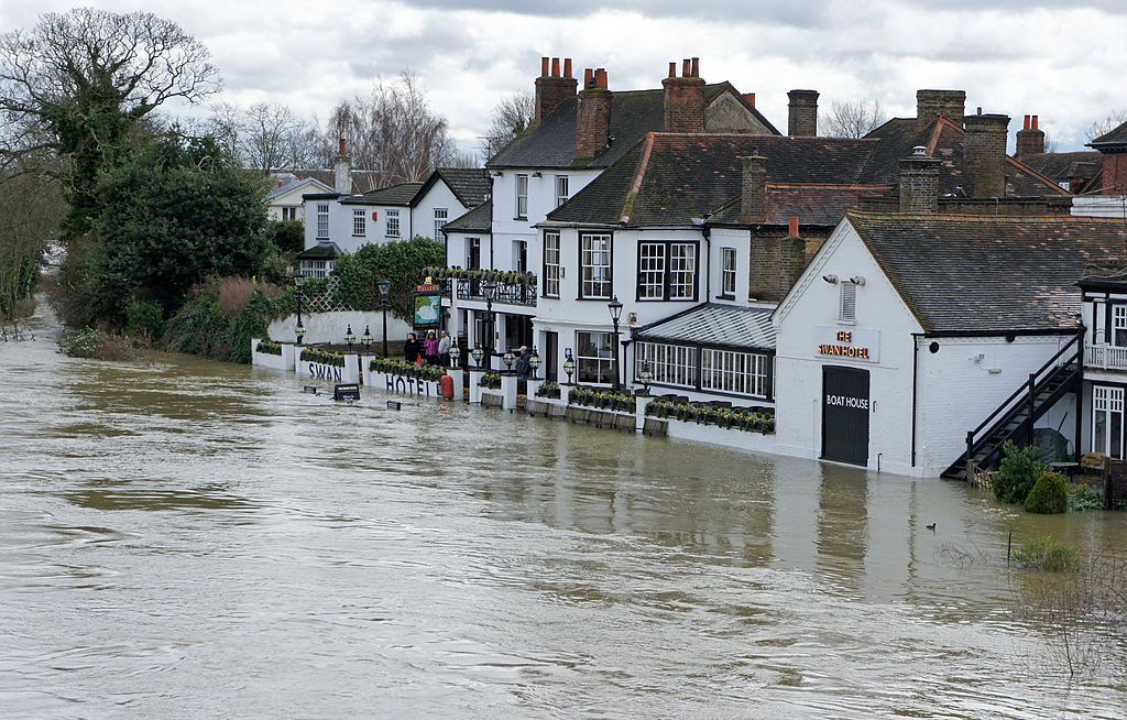 [UNVERIFIED CONTENT] Hotel being breached by the River Thames during flooding. Staines-Upon-Thames, 11th February 2014