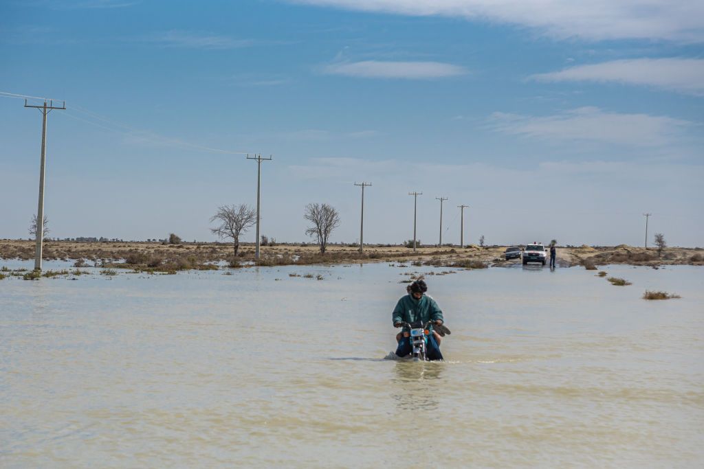 فيضانات في إيران تتسبب بمقتل شخصين وفقدان آخر