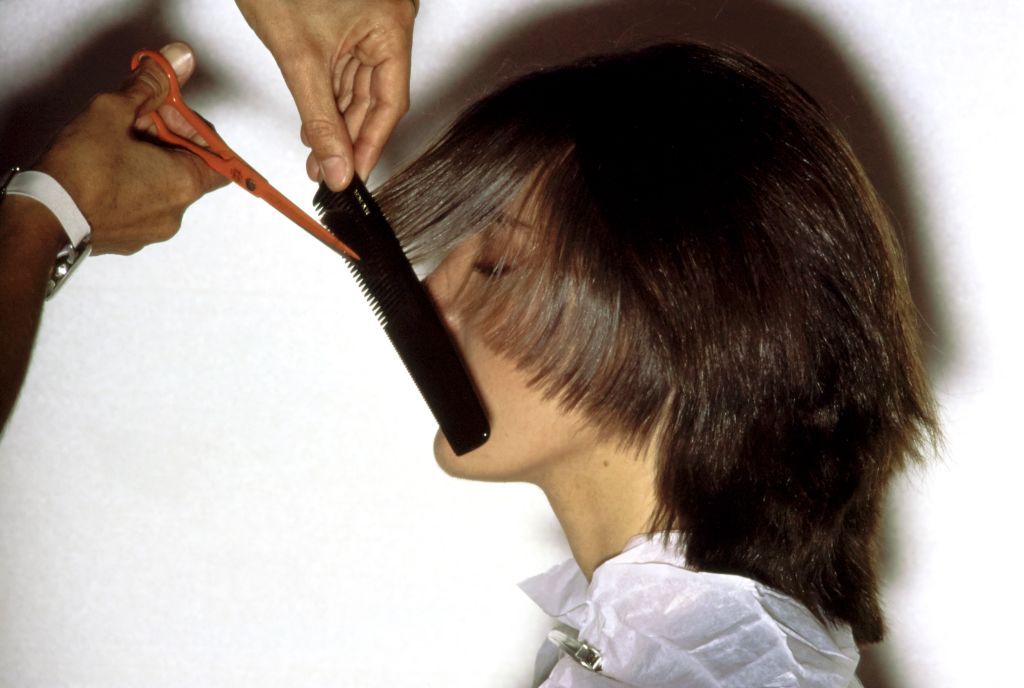 Vogue, December 01, 1976 - Model in a studio, getting her hair layer cut with shears and a comb, by Dina Azzolini. (Arthur Elgort/Conde Nast via Getty Images)