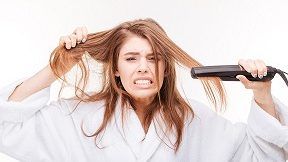 شابة تعاني من تساقط الشعر