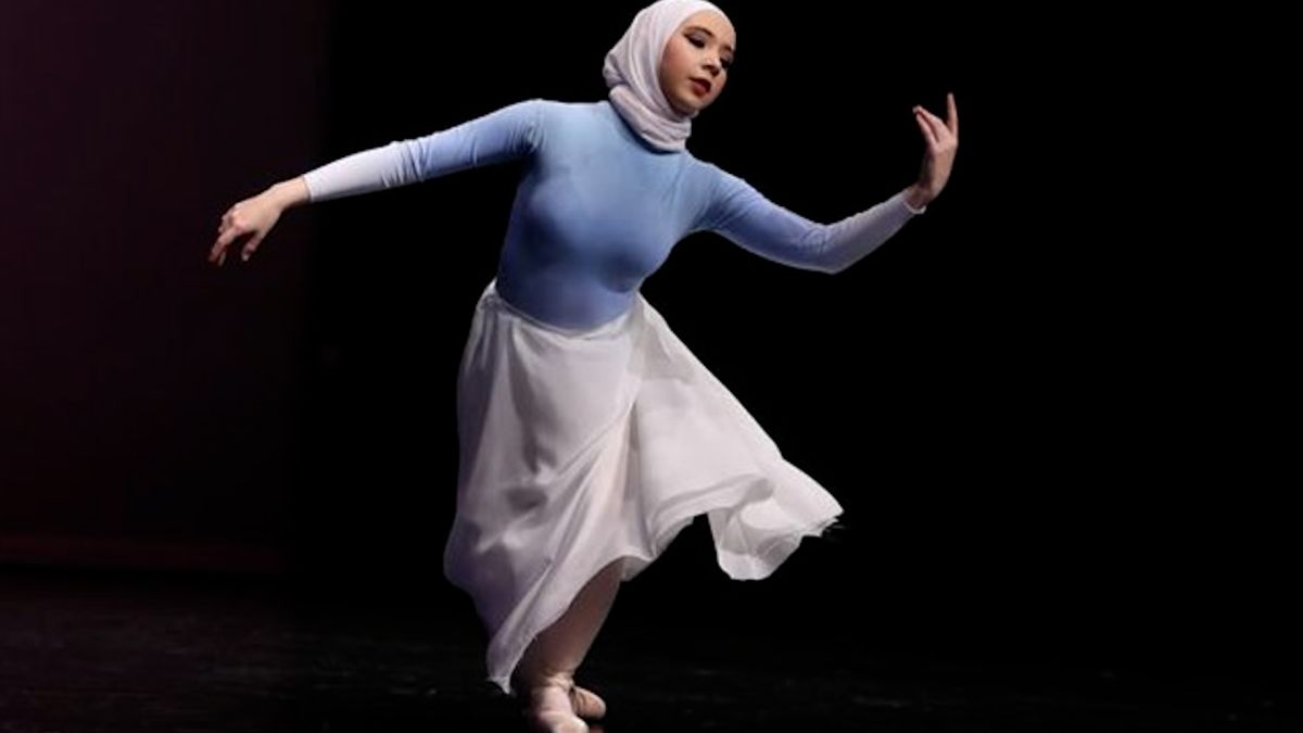 جدل على مواقع التواصل بسبب أول راقصة باليه محجبة في العالم