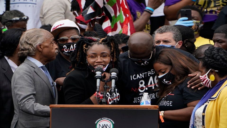 شقيقة جورج فلويد تُقدم التماسًا عاطفيًا للعدالة