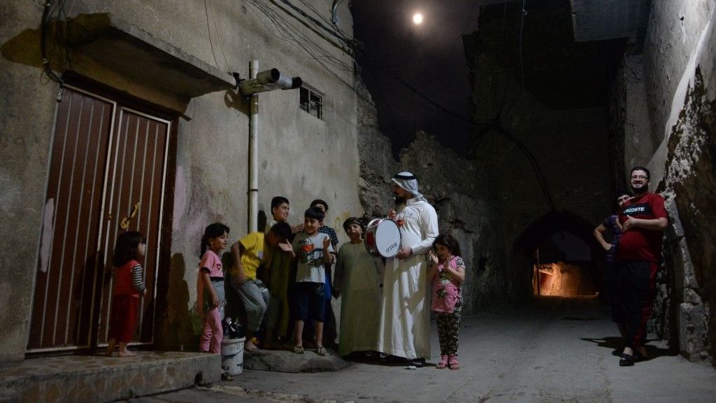 مسحراتي الموصل يقاوم الصعاب ليحافظ على الموروث الشعبي