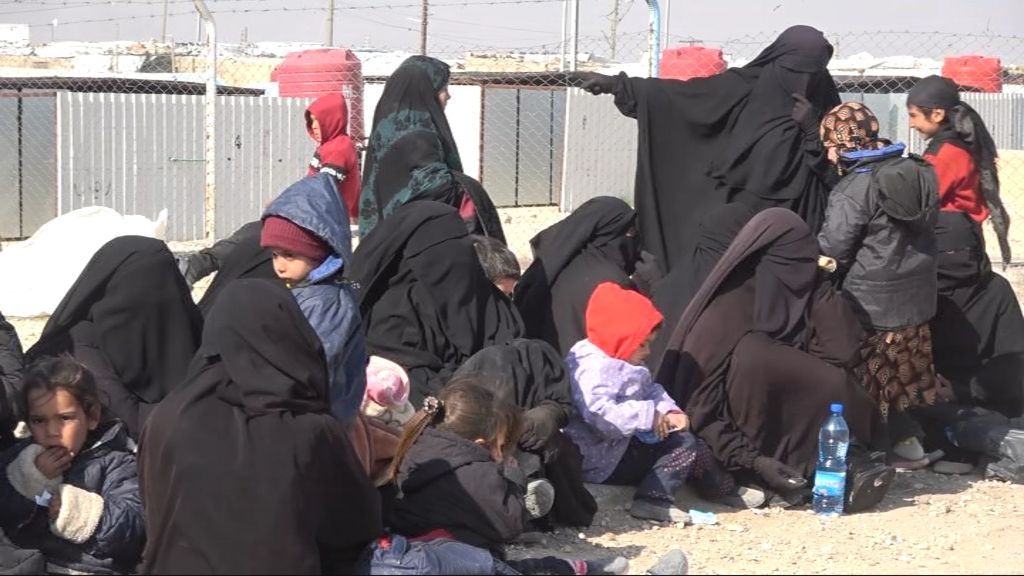 الإدارة الذاتية المدنية شمال سوريا تسلّم ٩٢ طفلاً وامرأة من داعش إلى أوزبكستان
