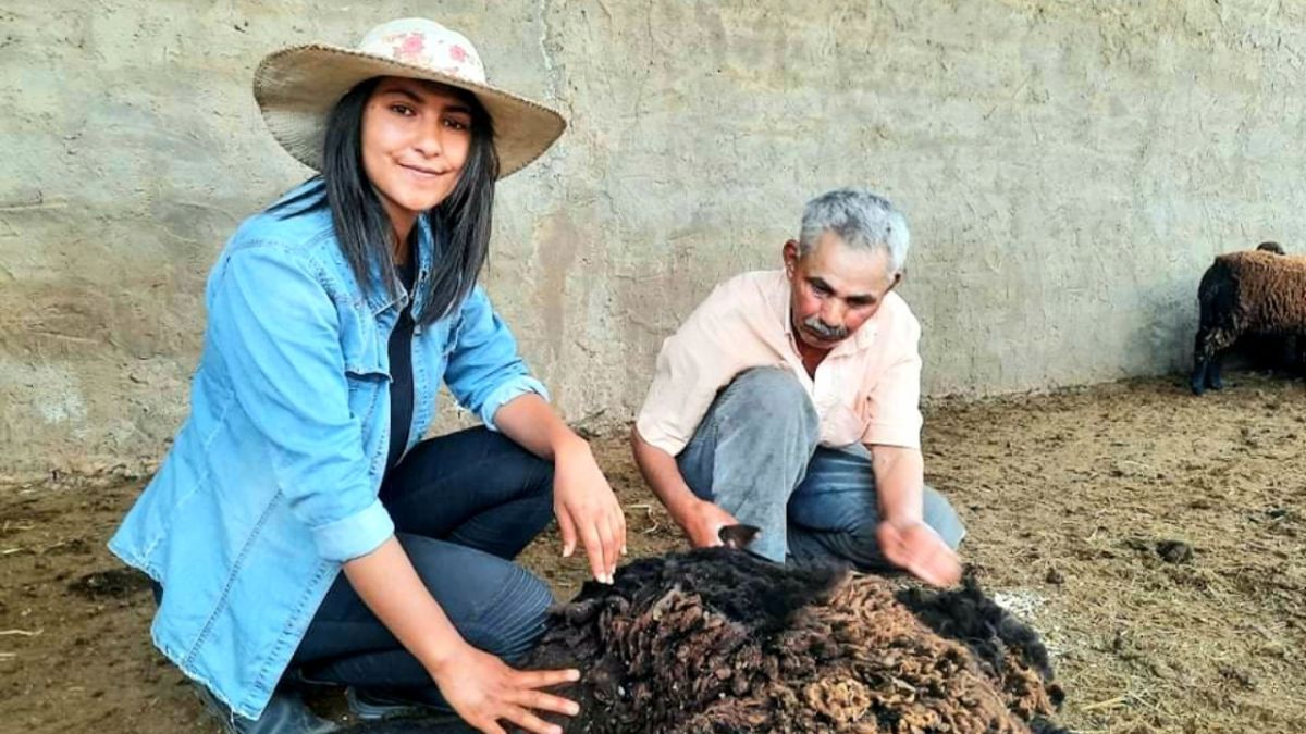 صاحبة شهادة عليا في تونس اختارت العمل الفلاحي على البطالة