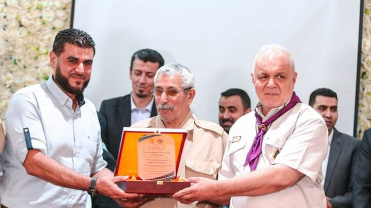 غرفة التجارة والصناعة والزراعة بدرنة تكرّم الكشافة والهلال الأحمر الليبي