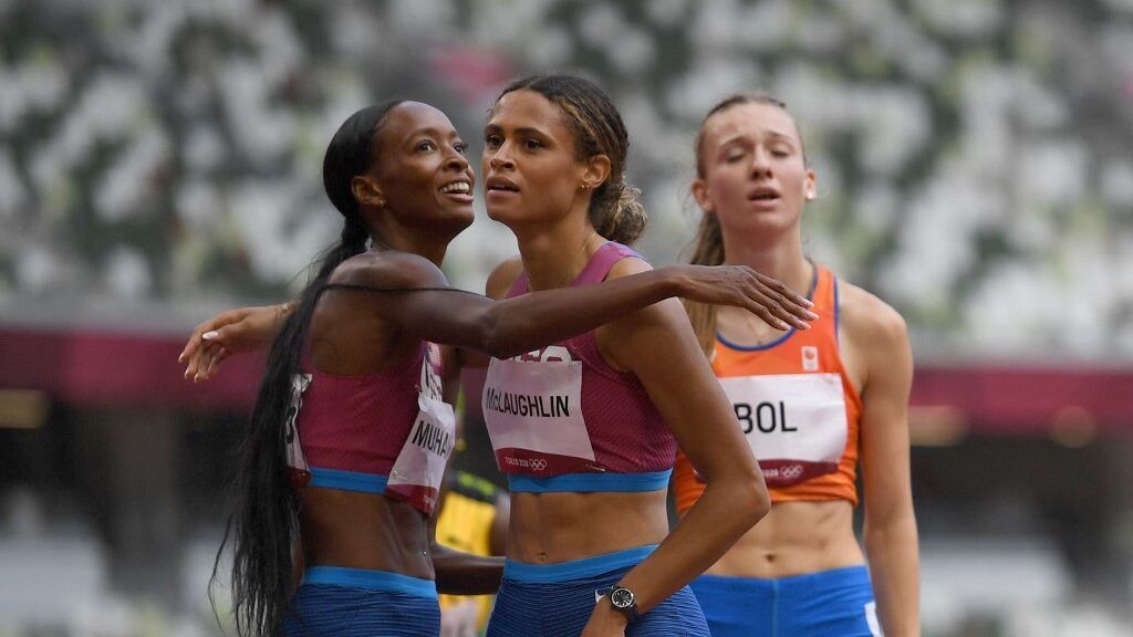 سيدني ماكلافلين تحطم الرقم العالم وتحرز ذهبية 400 متر حواجز