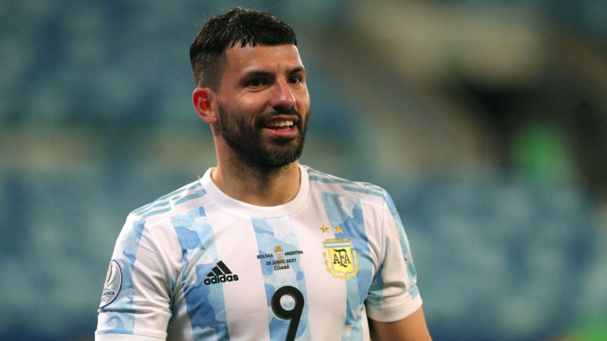 أغويرو.. اللاعب عاشق السيارات الفارهة