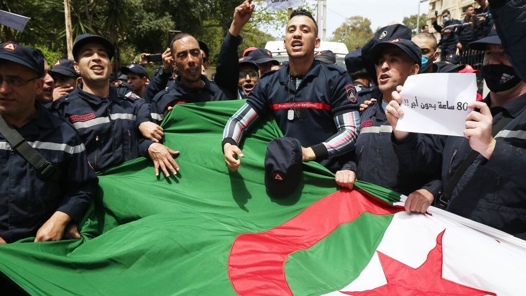 الجزائر.. الفساد عارم والشباب عاطل عن العمل فهل تقف على أعتاب تظاهرات جديدة؟