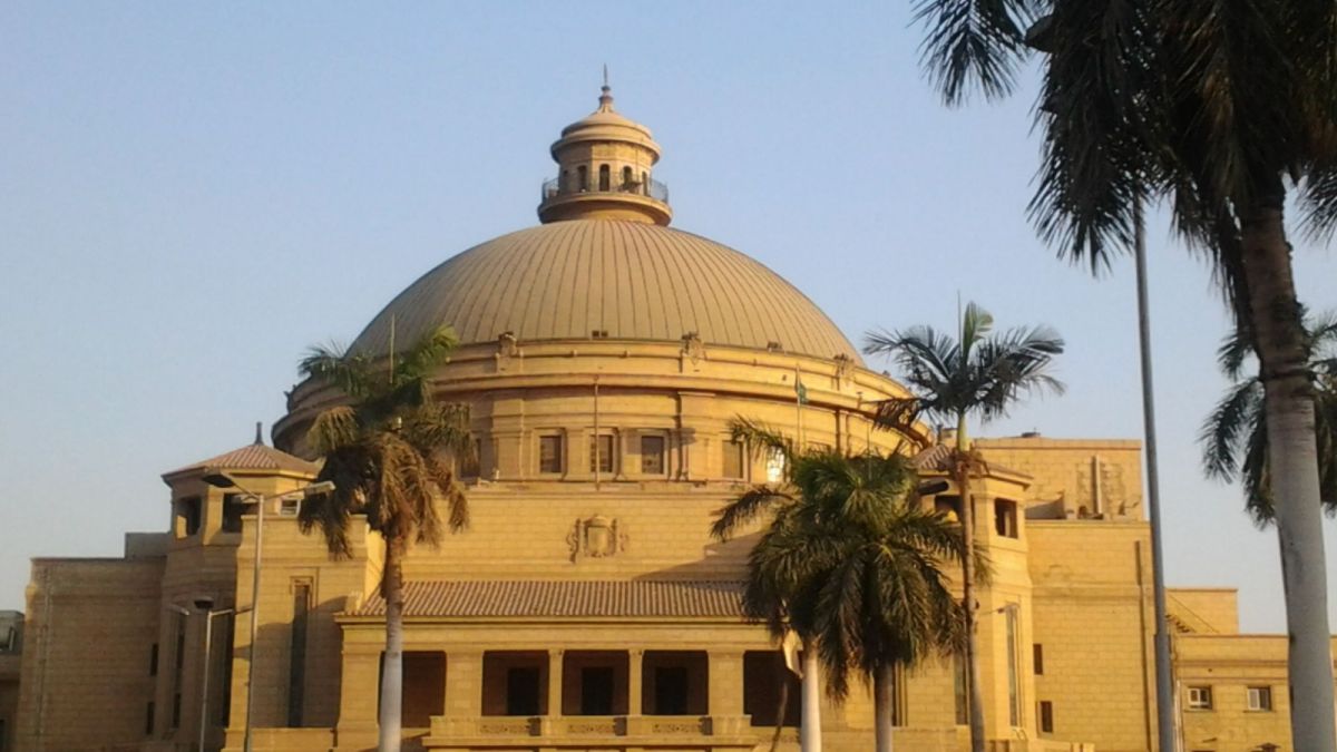"شرط أساسي لدخول الحرم الجامعي".. الجامعات المصرية تبدأ تطعيم الأساتذة والطلاب ضد كورونا