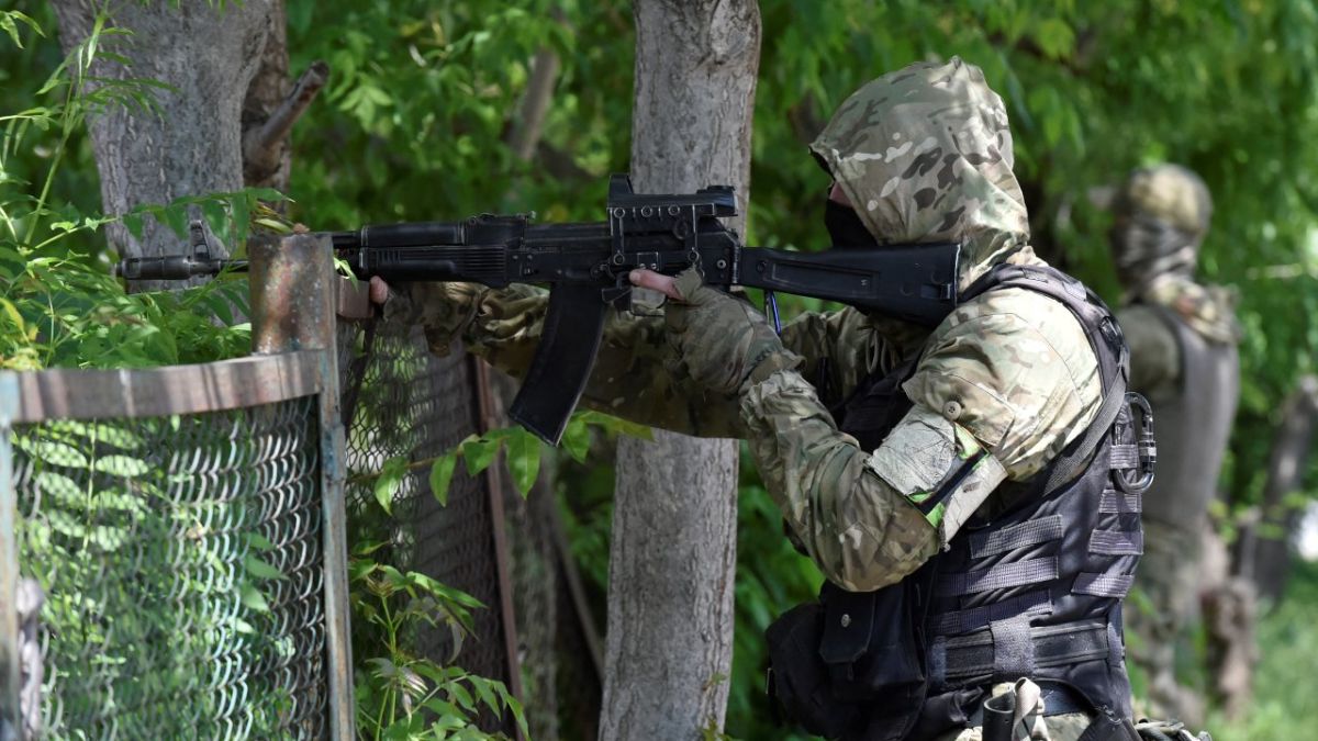 أجور مالية تترواح بين 1000 و1500 دولار للشهر.. روسيا تجند أكثر من 500 سوري للقتال في أوكرانيا