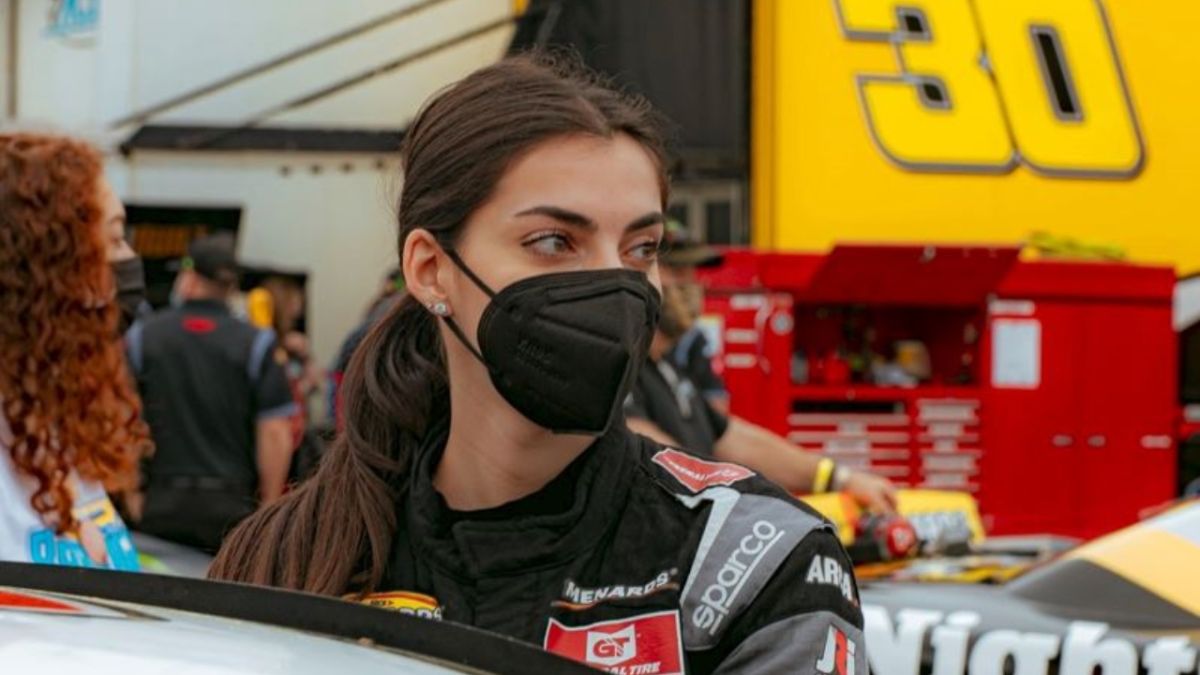 فلوريدا.. أول سائقة أمريكية عربية تنافس في سباقات ناسكار