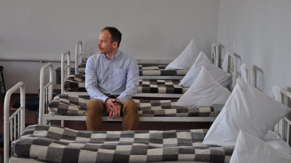 كيف يعيش أسرى الحرب الروسية الأوكرانية؟ وهل تتم معاملتهم وفق القوانين الدولية؟