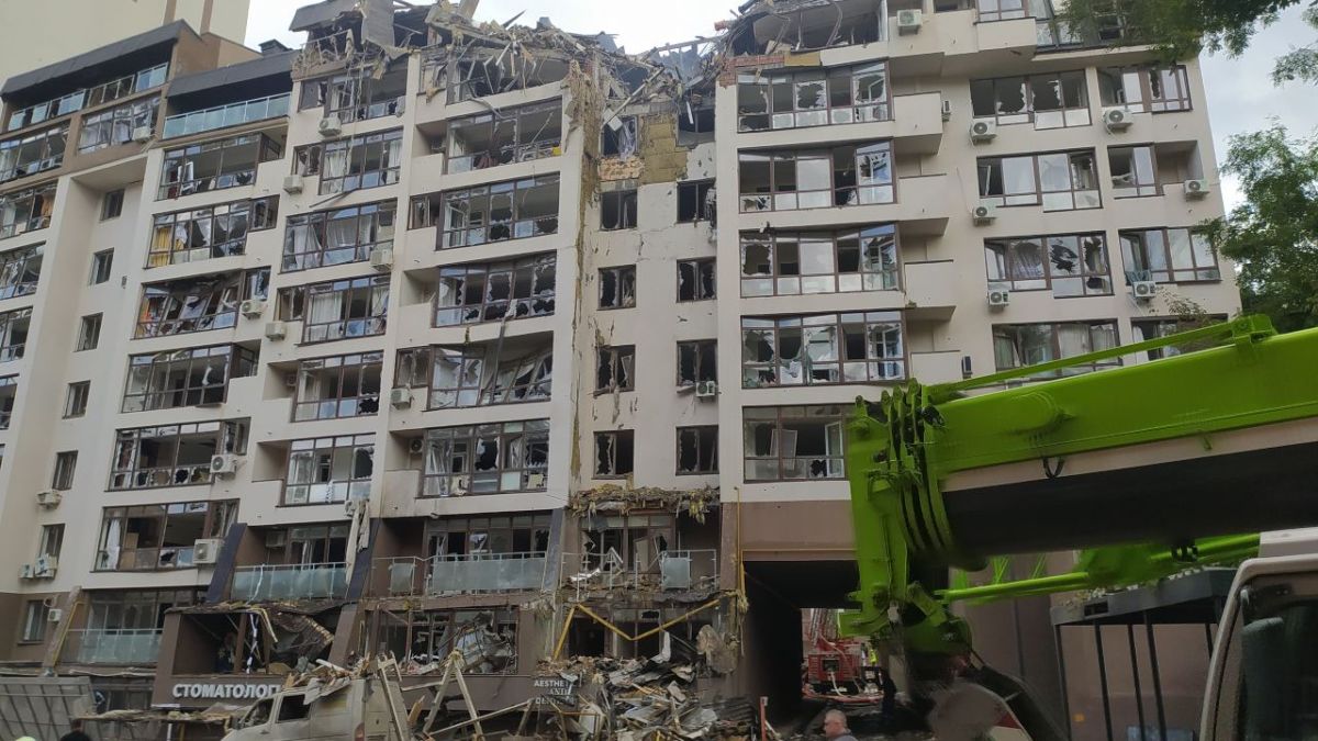 استهداف روسي لمُجمّع سكني في كييف