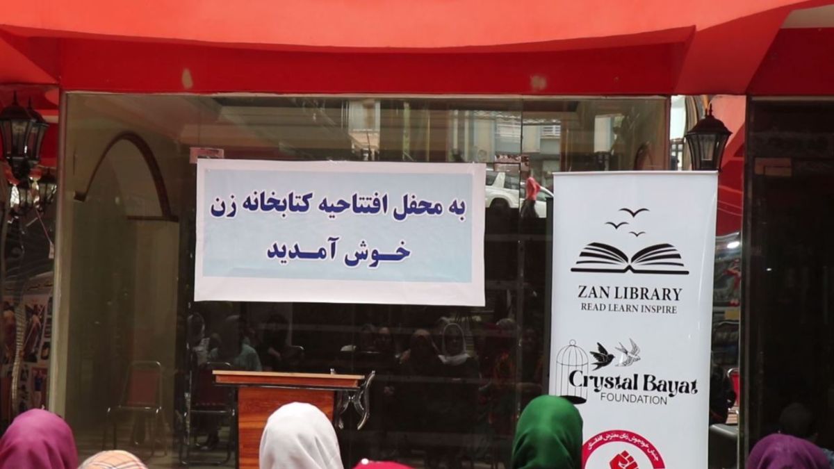 خلال افتتاح مكتبة.. ناشطات أفغانيات يوجّهن رسالة لطالبان