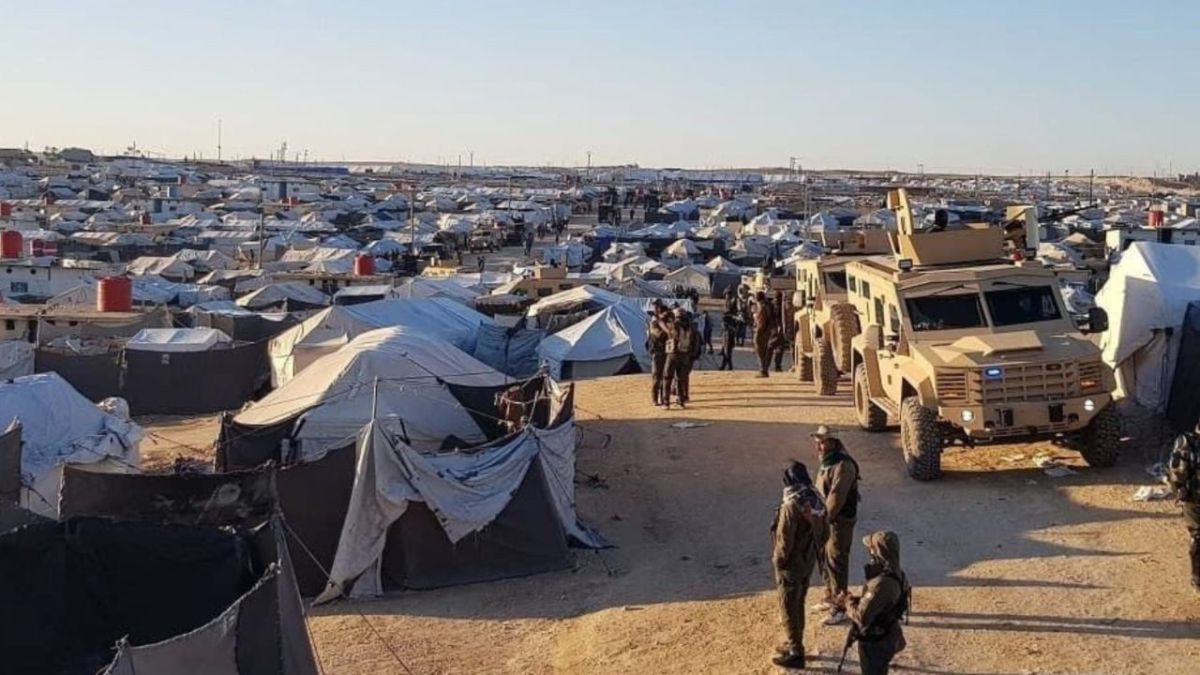 مراسل أخبار الآن يرافق قوات سوريا الديمقراطية خلال حملة تفتيش ومداهمات في مخيم الهول