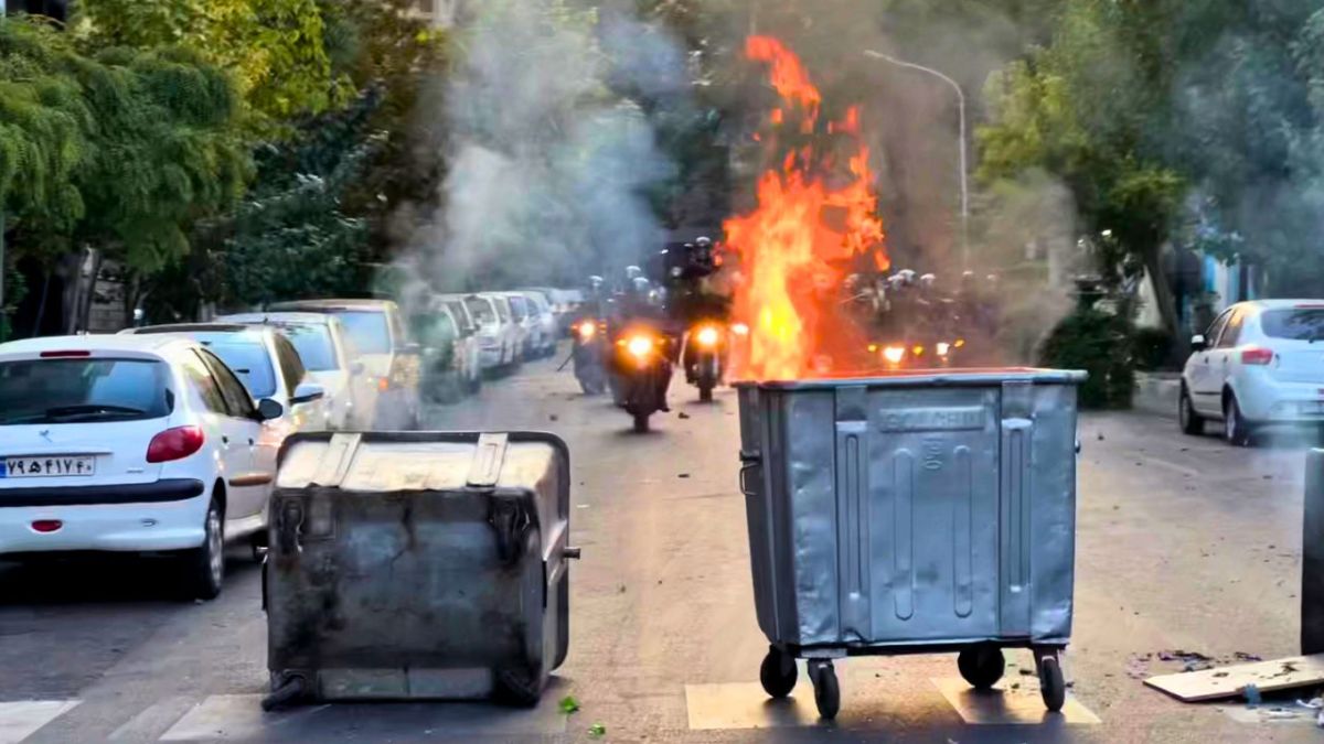 هل تتبنى إيران سياسة "الابتزاز النووي"؟