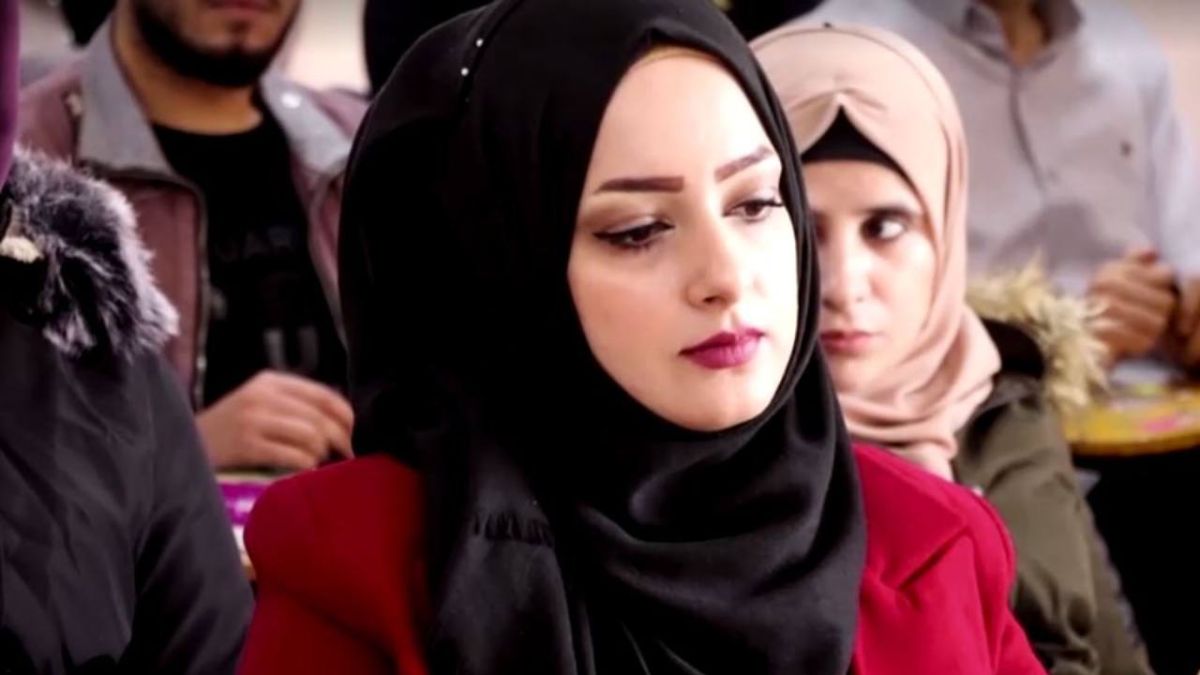 طالبة عراقية تتحدى البطالة وتفتح مطعما لتوظيف النساء