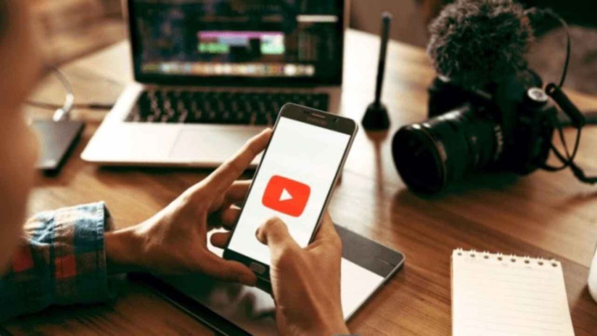 عوائد "اليوتيوبرز" المادية من صناعة المحتوى على طاولة "النقاش"