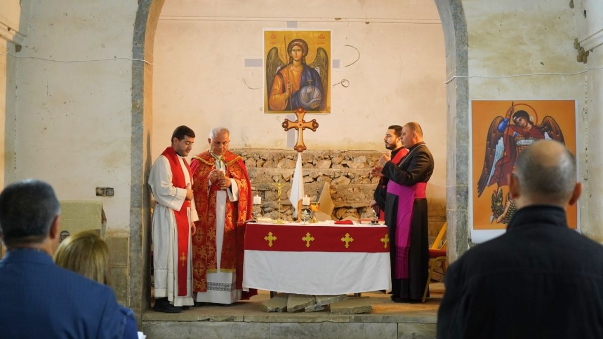 لأول مرة منذ أكثر من 20 عاماً.. قداس في دير مار ميخائيل بالموصل شمال العراق