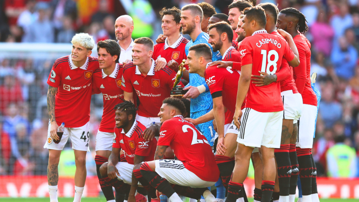 بعد مسيرة 12 عامًا.. نجم مانشستر يونايتد يُعلن الرحيل