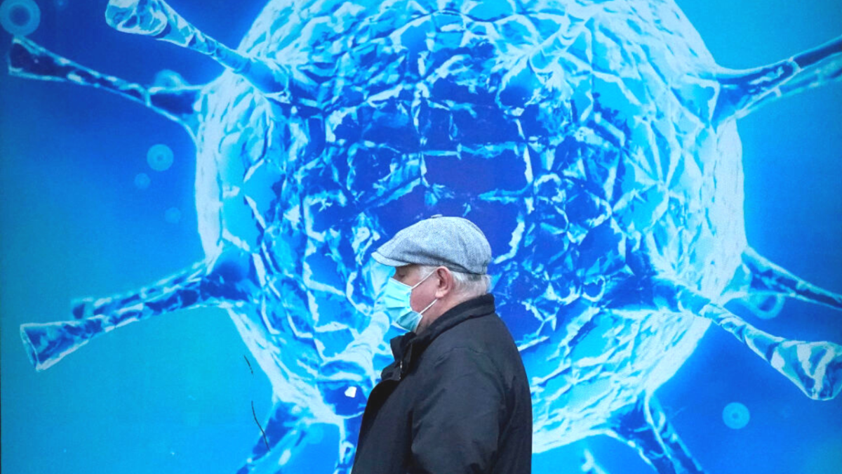 الصحة العالمية تحذر من متحور جديد لكوفيد.. فما هي أعراضه وهل يثير القلق؟