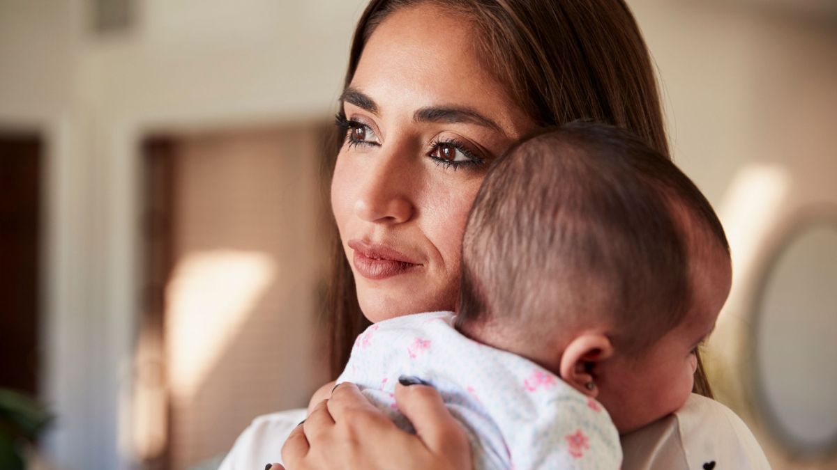 اكتئاب ما بعد الولادة.. لماذا نتهاون مع مرض قد يؤدي للانتحار؟