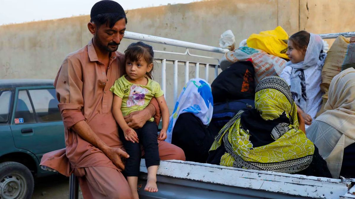 بعد طردهم من باكستان.. حقوقية: "يجب التمييز بين المواطن الأفغاني والإرهابي"