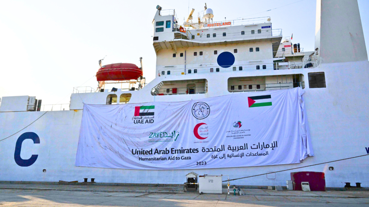 إبحار سفينة مساعدات إماراتية من الفجيرة بحمولة 4000 طن لدعم الفلسطينيين في غزة