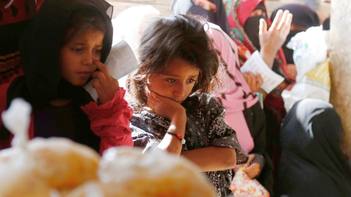 التجويع الممنهج.. كيف تقوم ميليشيات الحوثي بسرقة طعام اليمنيين؟