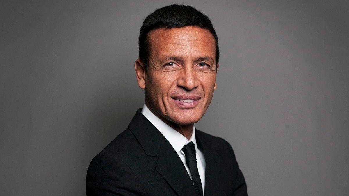 كيف تصنع معزوفات الموسيقار عمر حرفوش السلام والتعايش؟