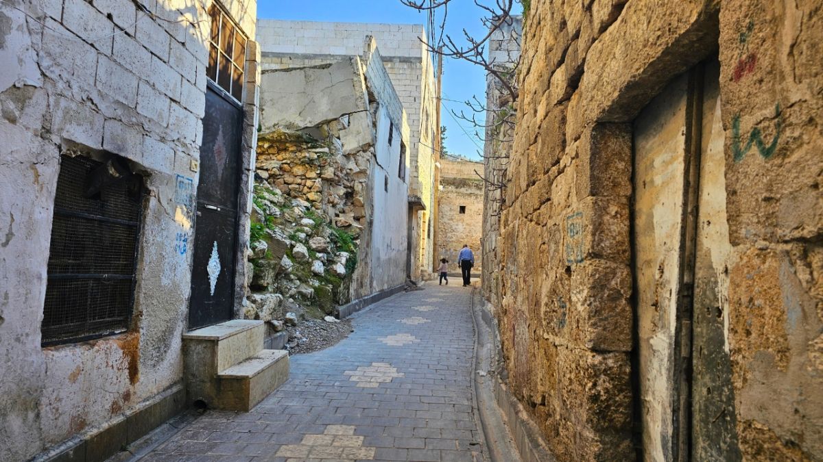 شاهد عيان لـ"أخبار الآن": إيران والنظام السوري يدمران حواضر سورية موغلة في التاريخ