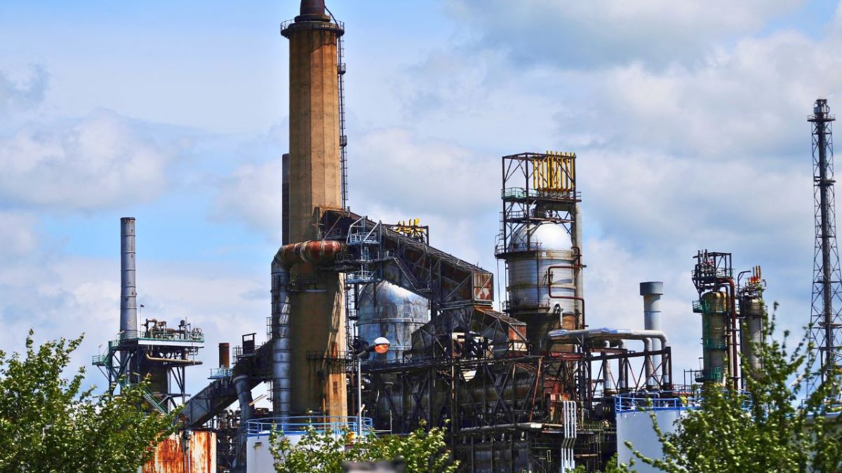 ما مصير أسعار النفط في ظل الصراع الراهن بين إسرائيل وحزب الله؟.. خبراء يُجيبون