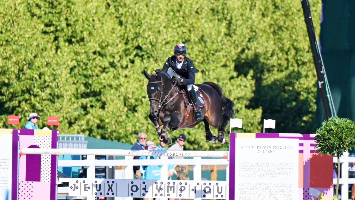 أول عربي يفوز بالجائزة.. عمر المرزوقي أفضل "نجم صاعد" في عالم الفروسية