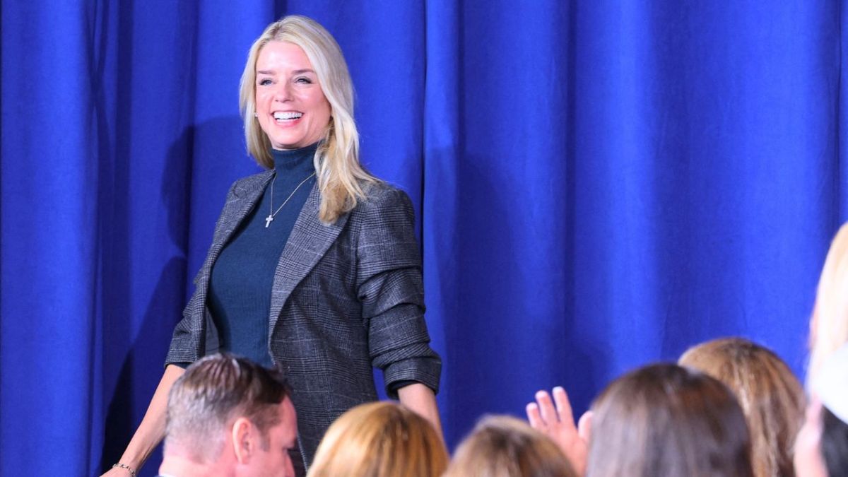 من هي بام بوندي التي اختارها ترامب لتولي وزارة العدل؟